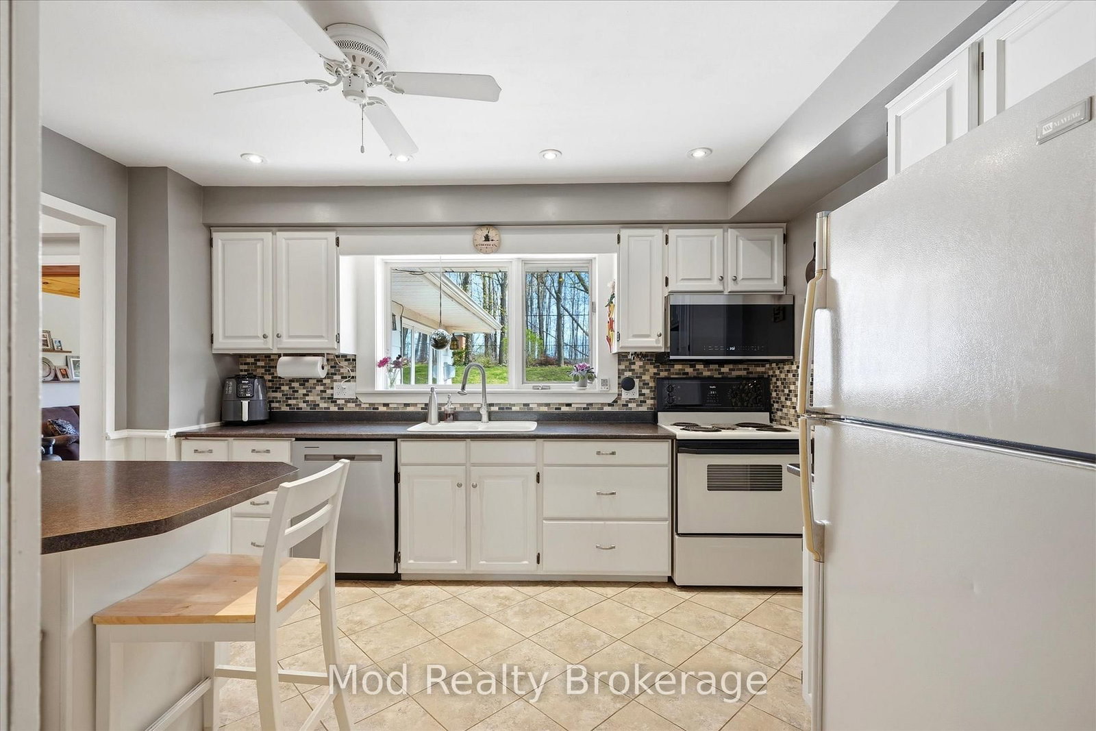 3070 Northview Crescent - Photo 14