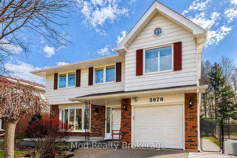 3070 Northview Cres, Burlington, L7M 1B1 | Image 2