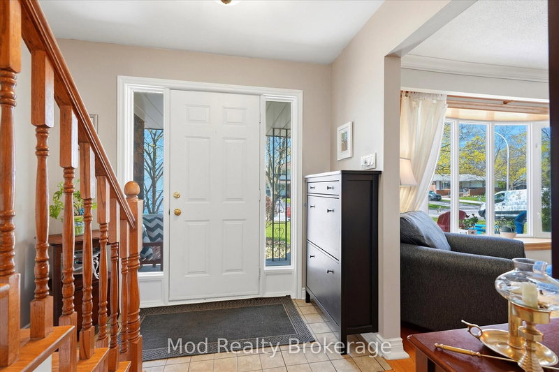 3070 Northview Cres, Burlington, L7M 1B1 | Image 3