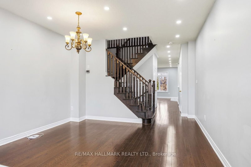 33 Tomabrook Cres, Brampton, L6R 0V2 | Image 3