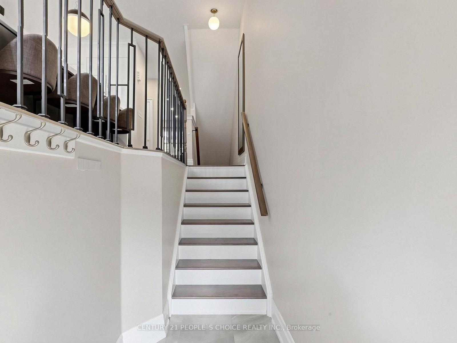 1321 Granrock Crescent - Photo 4