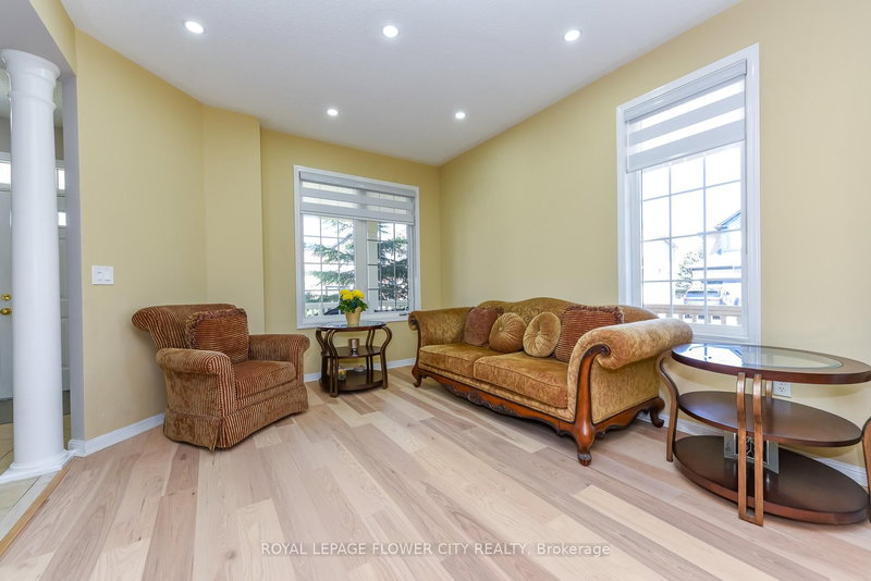 19 Maldives Cres N, Brampton, L6P 1L5 | Image 3
