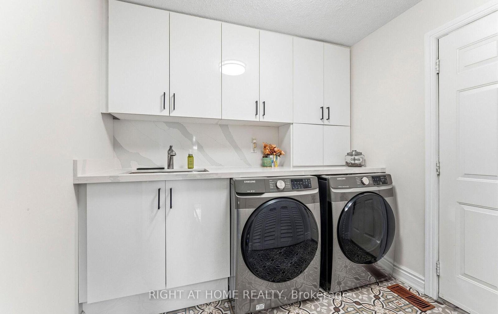 1665 Asgard Drive - Photo 19