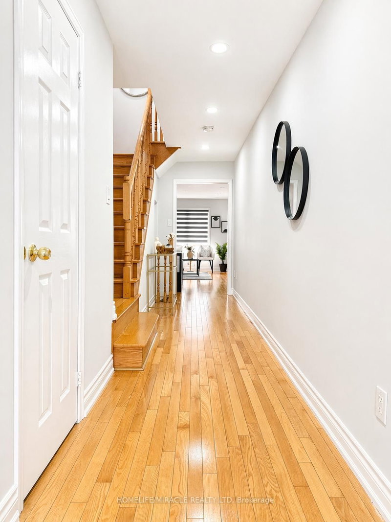 65 Bellchase Tr, Brampton, L6P 3L9 | Image 3