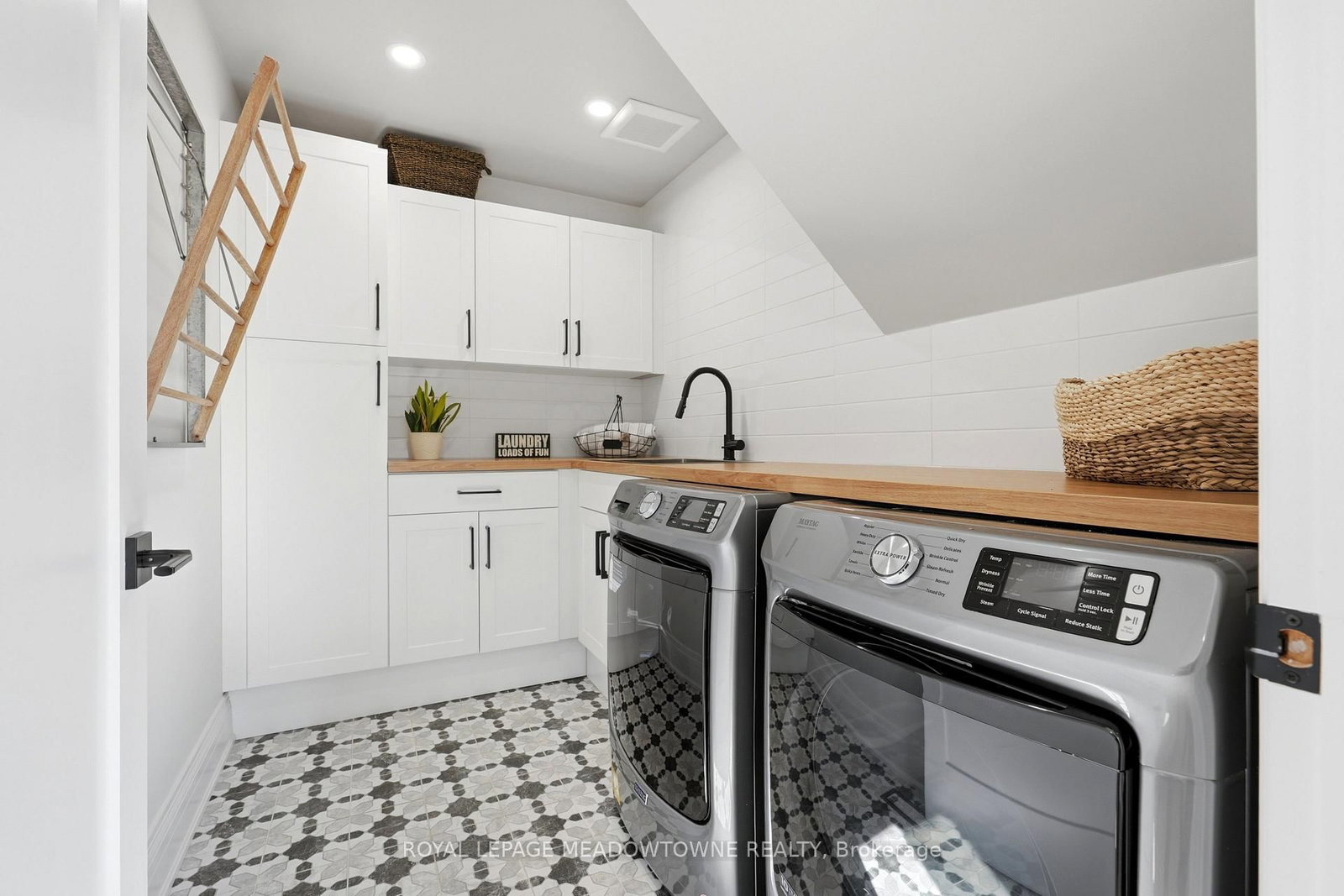 10916 22nd Side Road - Photo 15