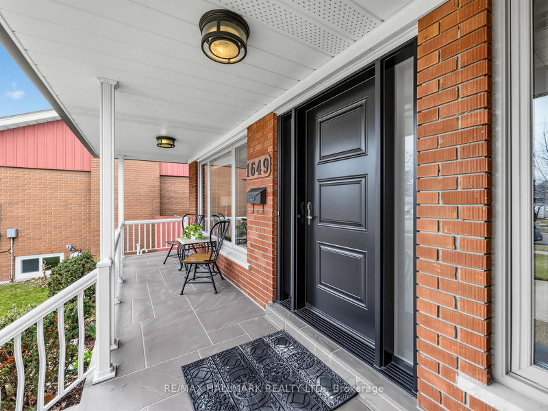 1649 Carletta Dr, Mississauga, L4X 1E6 | Image 3