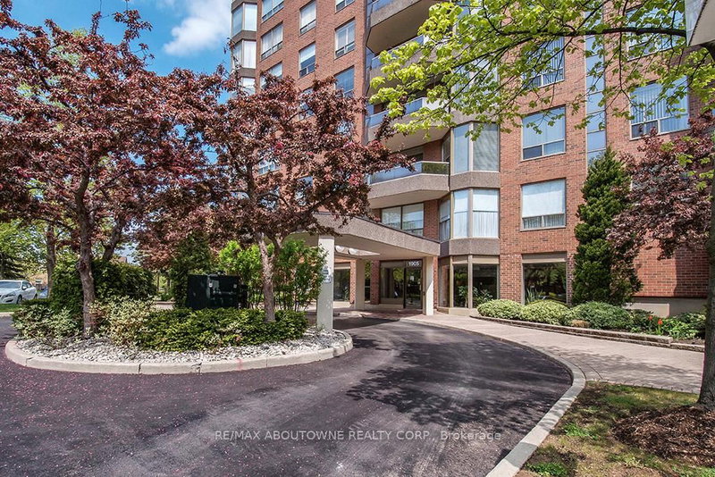 203 - 1905 Pilgrims Way, Oakville, L6M 2X2 | Image 3