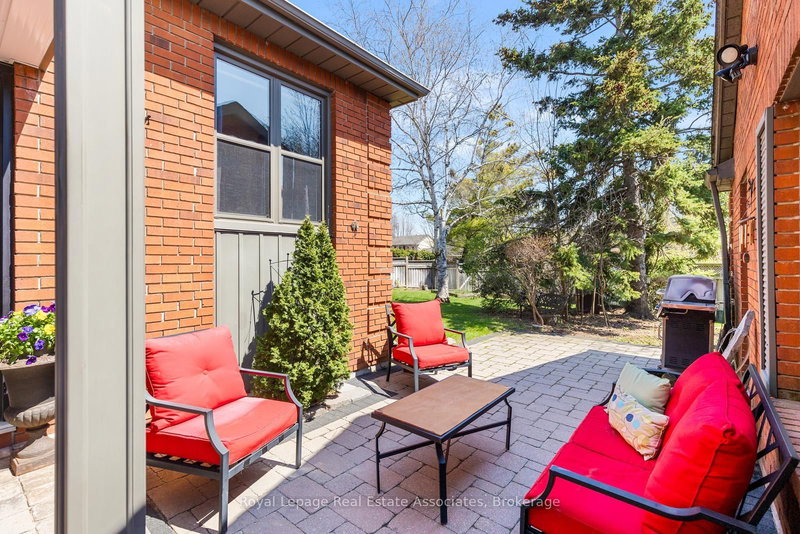 4107 Rolling Valley Dr, Mississauga, L5L 2J1 | Image 2