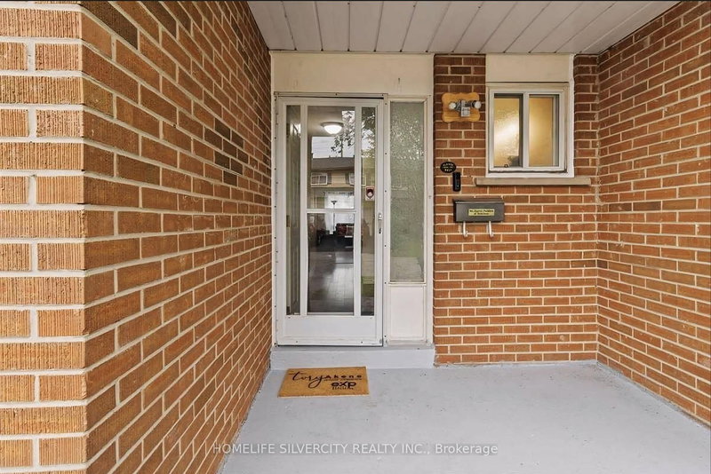 46 Vodden Crt, Brampton, L6V 2V7 | Image 2