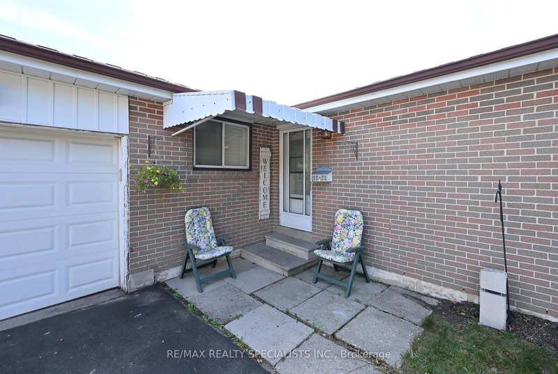 8 Beechwood Cres, Brampton, L6T 1Y1 | Image 2