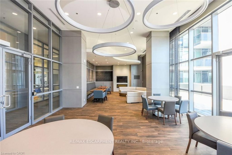 2101 - 2087 Fairview St, Burlington, L7R 0E5 | Image 2