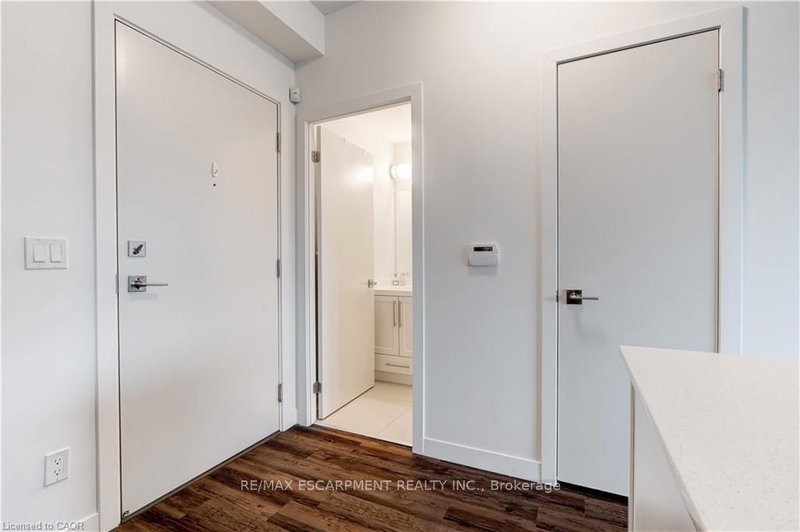 2101 - 2087 Fairview St, Burlington, L7R 0E5 | Image 3