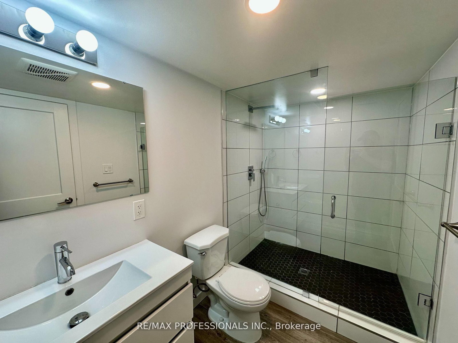 66 Whitburn Crescent, Unit Lower - Photo 12