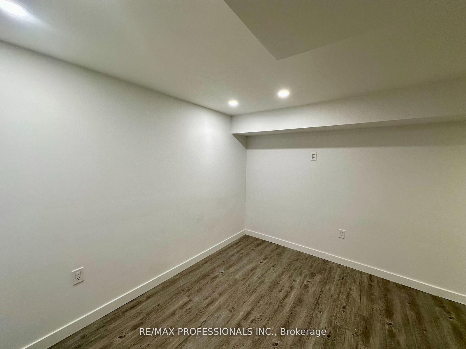 66 Whitburn Crescent, Unit Lower - Photo 4