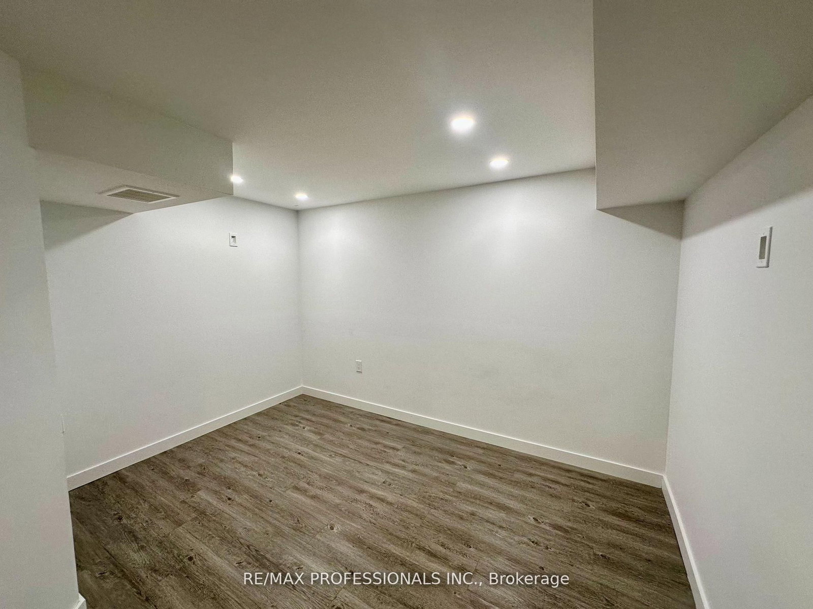 66 Whitburn Crescent, Unit Lower - Photo 5