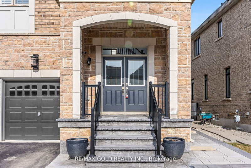 9 Fringetree Rd, Brampton, L6R 0B6 | Image 3