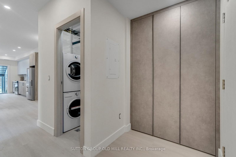 02 - 625 Harvie Ave, Toronto, M6E 4M4 | Image 2