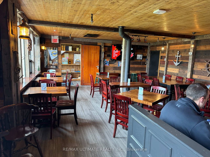 866 Lakeshore Rd E, Mississauga, L5E 1E1 | Image 2