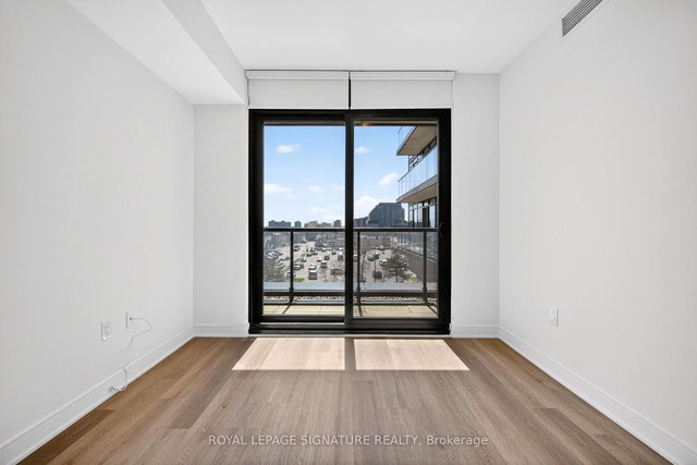 326 - 86 Dundas Street E