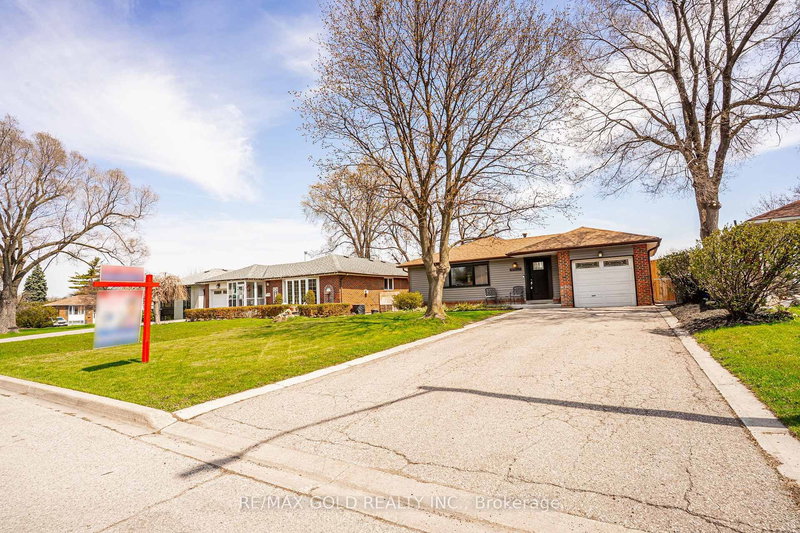 23 Dunster Cres, Brampton, L6T 3J8 | Image 2