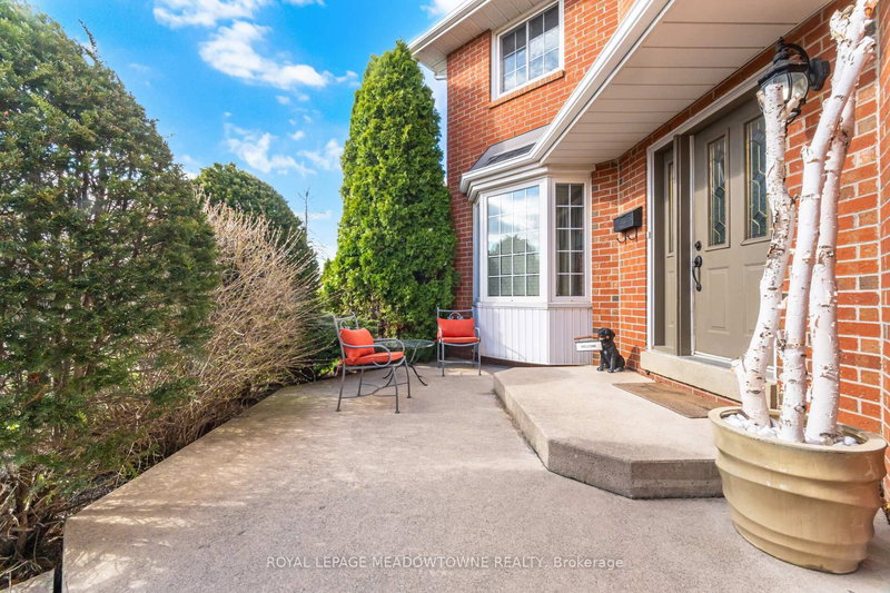 38 Mckillop Crt, Brampton, L6Y 3J2 | Image 2