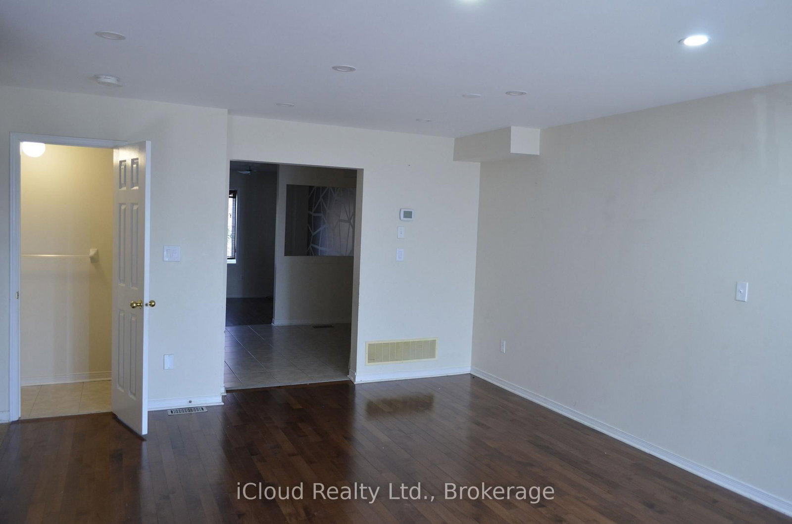 319 Aspendale Crescent, Unit Main - Photo 3