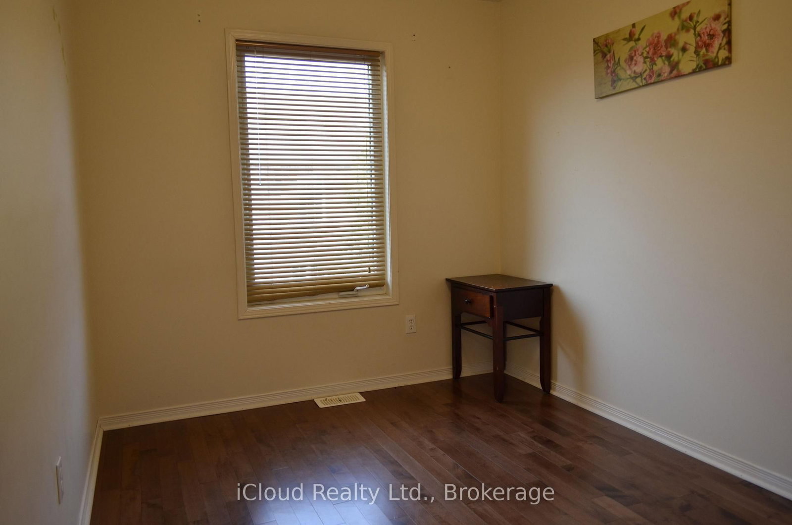 319 Aspendale Crescent, Unit Main - Photo 8