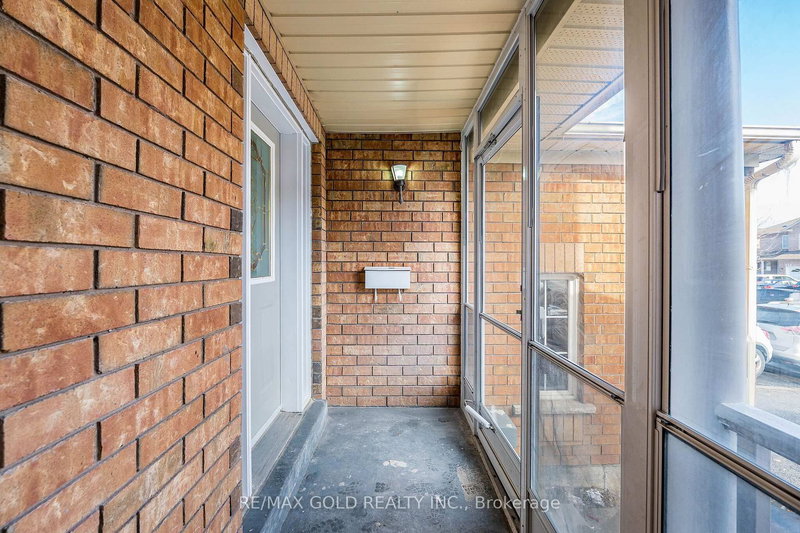 110 Sandyshores Dr, Brampton, L6R 2M3 | Image 3