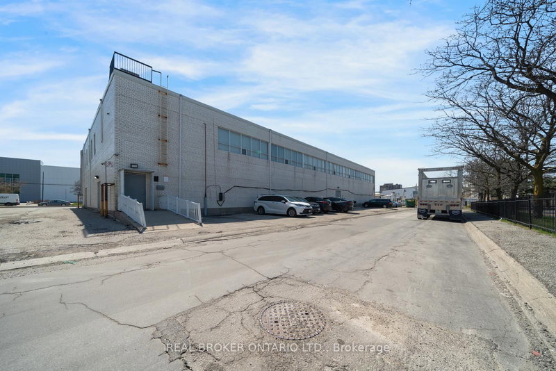 2256 Sheppard Ave W, Toronto, M9M 1L7 | Image 2