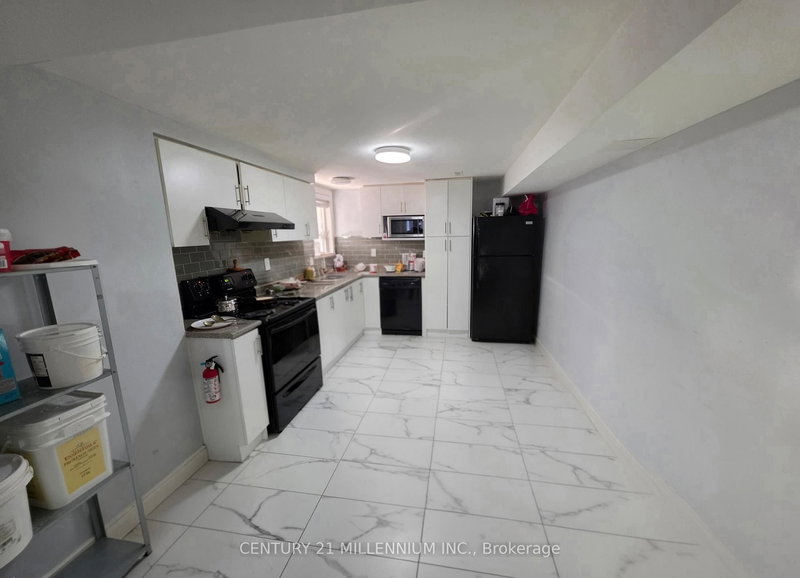 23 Malcolm Cres, Brampton, L6S 3C7 | Image 2