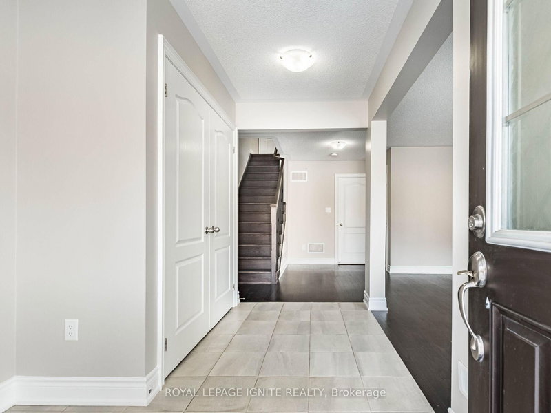 15 Temple Manor Rd, Brampton, L6Y 6C4 | Image 2