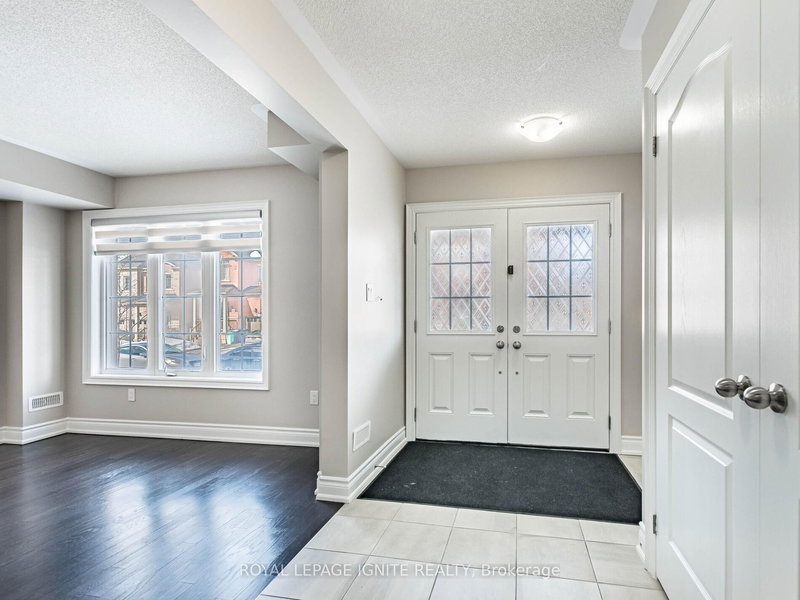 15 Temple Manor Rd, Brampton, L6Y 6C4 | Image 3