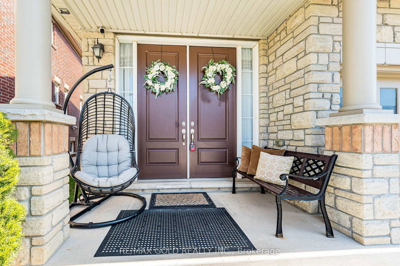 129 Bonnieglen Farm Blvd, Caledon, L7C 4B9 | Image 3