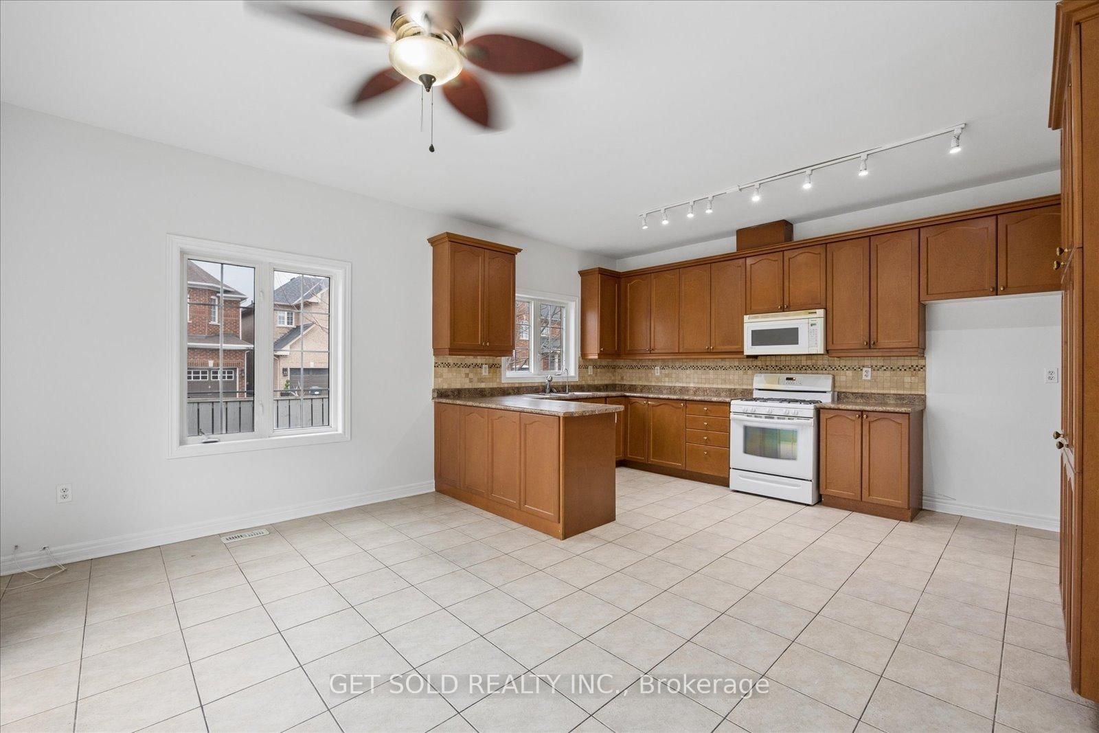 16 Deerchase Road • Brampton, ON photo 16