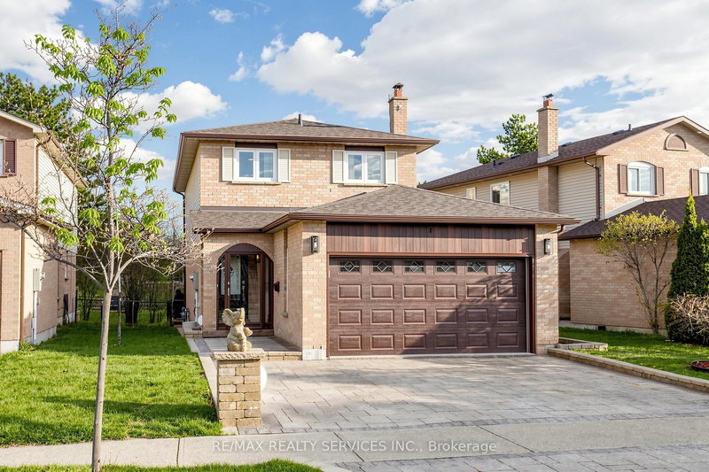 160 Newbridge Cres, Brampton, L6S 4B3 | Image 2