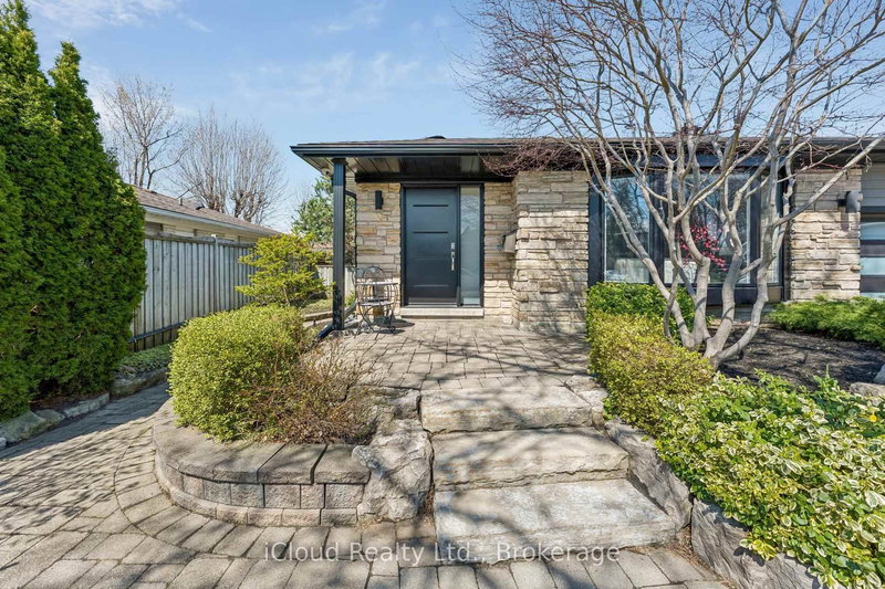 43 Ferndale Cres, Brampton, L6W 1G1 | Image 3