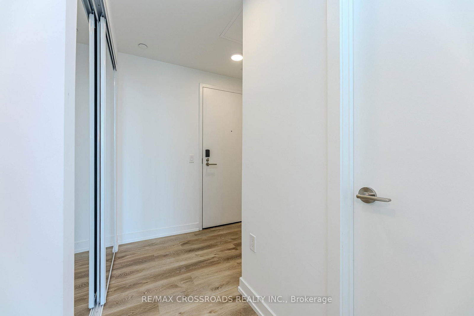 6 Chartwell Road, Unit 304 - Photo 11