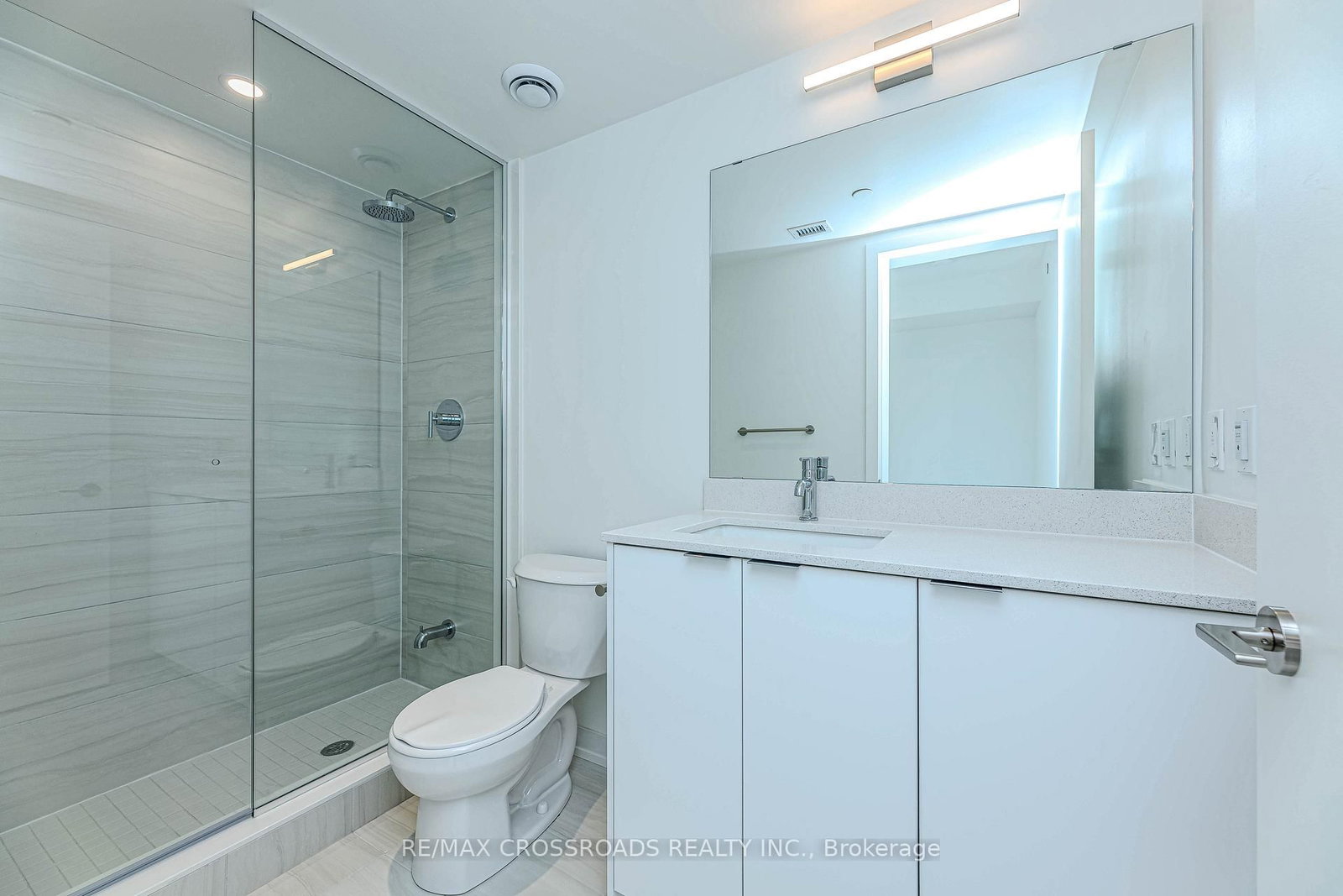 6 Chartwell Road, Unit 304 - Photo 17