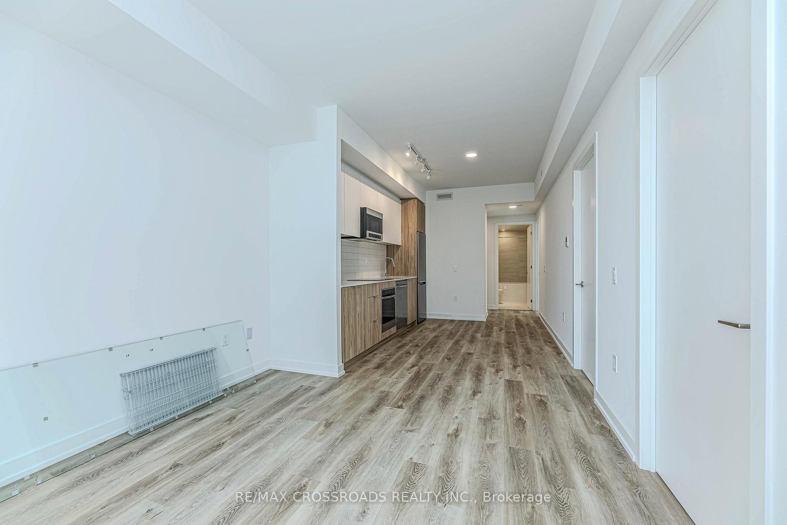 6 Chartwell Road, Unit 304 - Photo 19