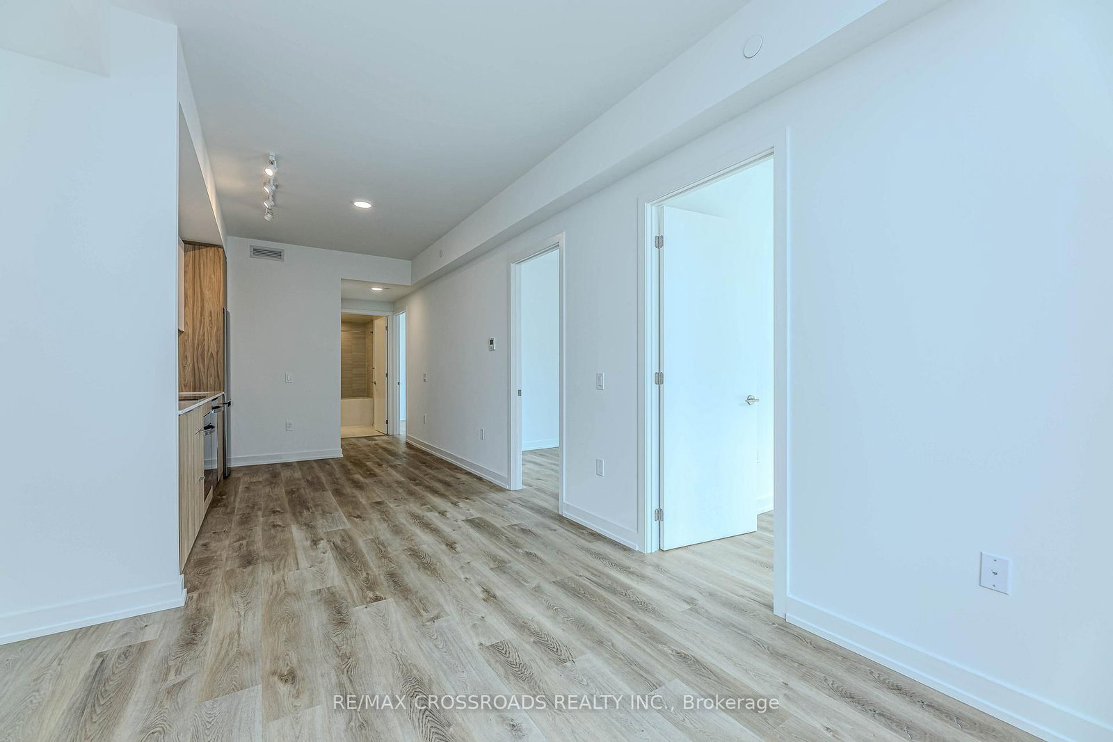 6 Chartwell Road, Unit 304 - Photo 24
