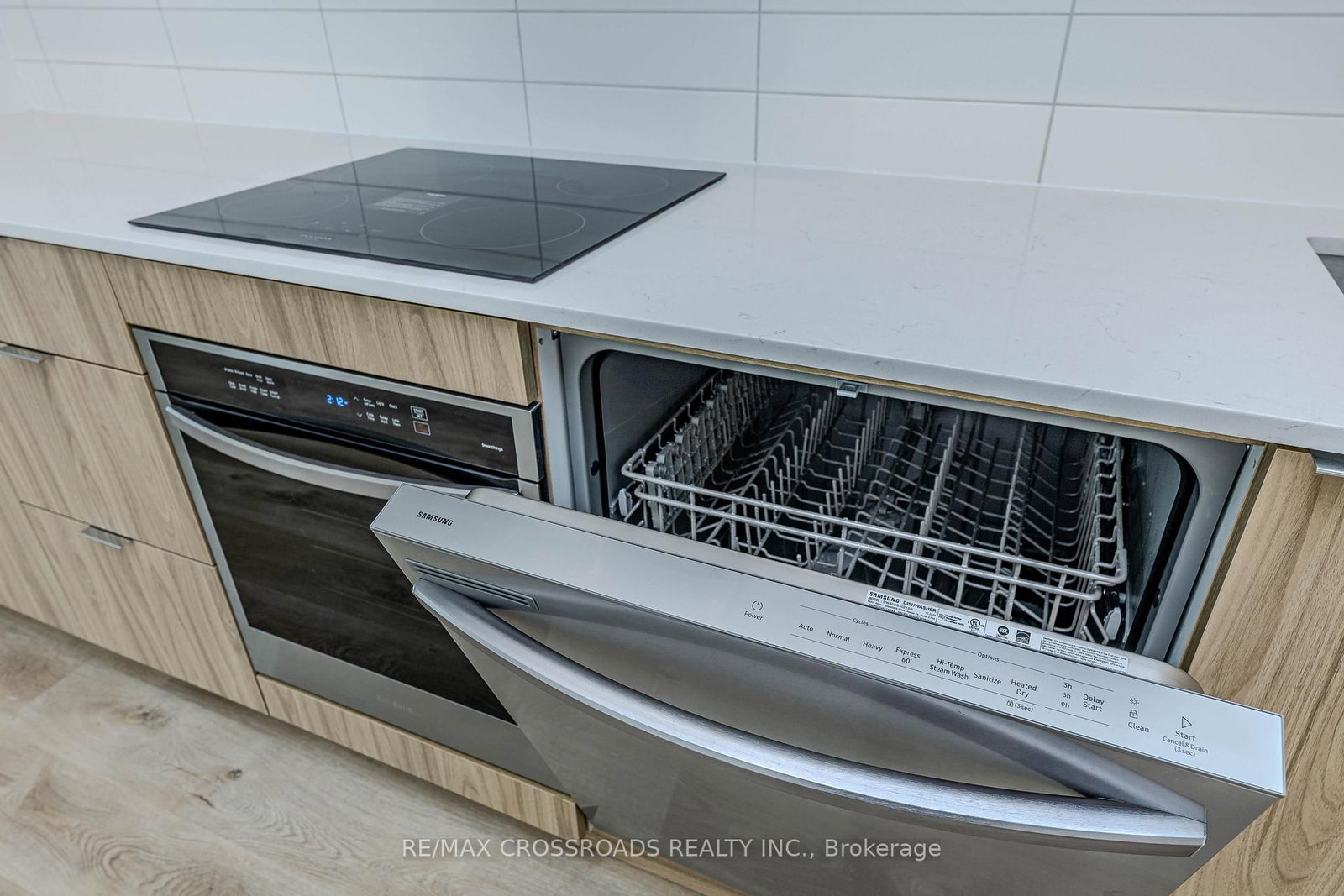 6 Chartwell Road, Unit 304 - Photo 27