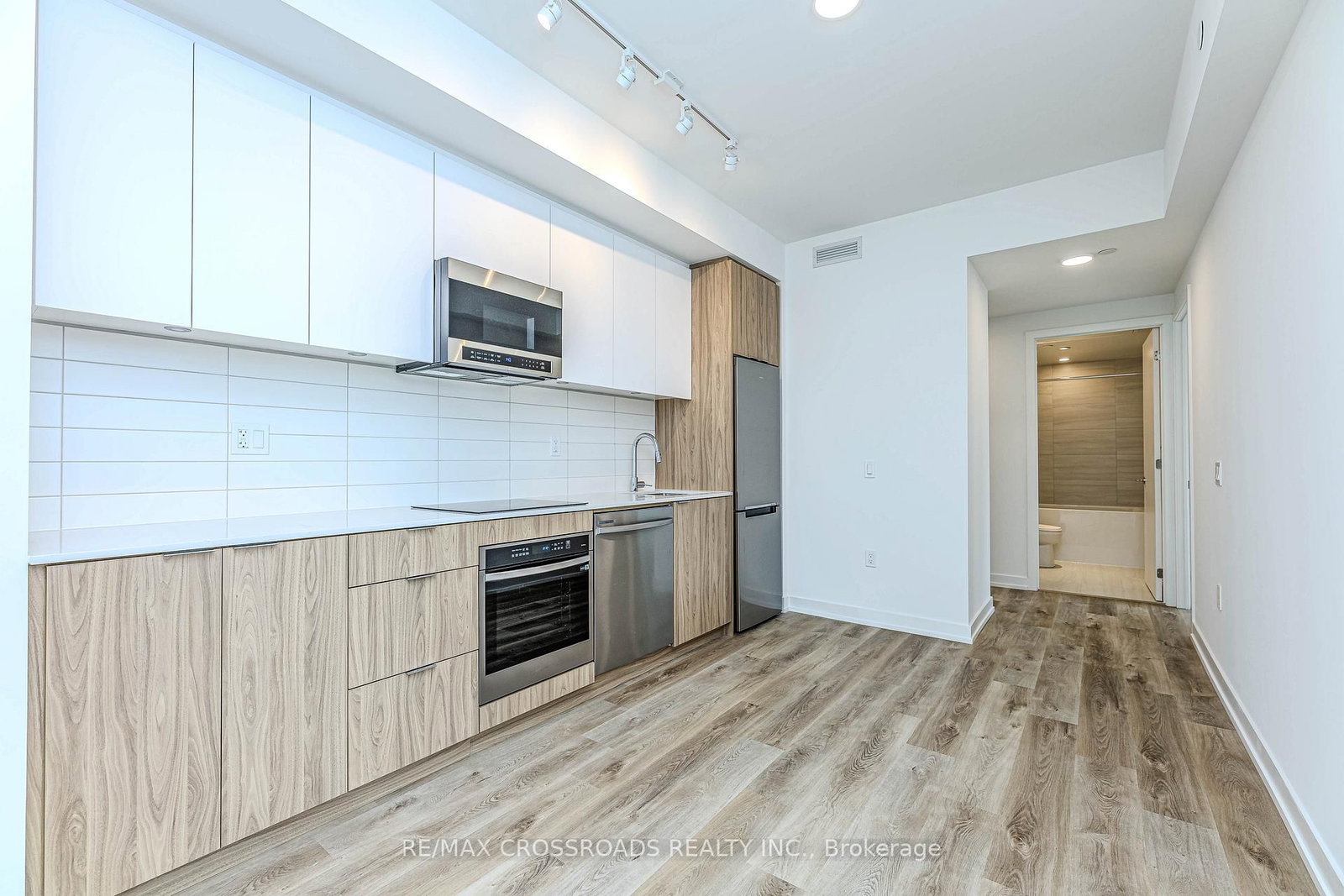 6 Chartwell Road, Unit 304 - Photo 28