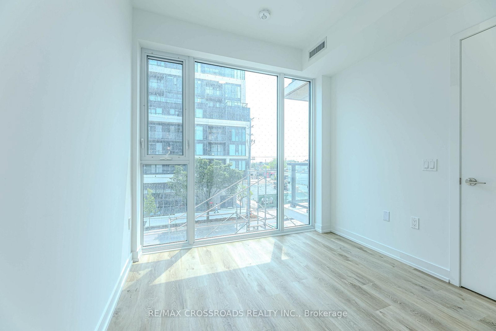 6 Chartwell Road, Unit 304 - Photo 35
