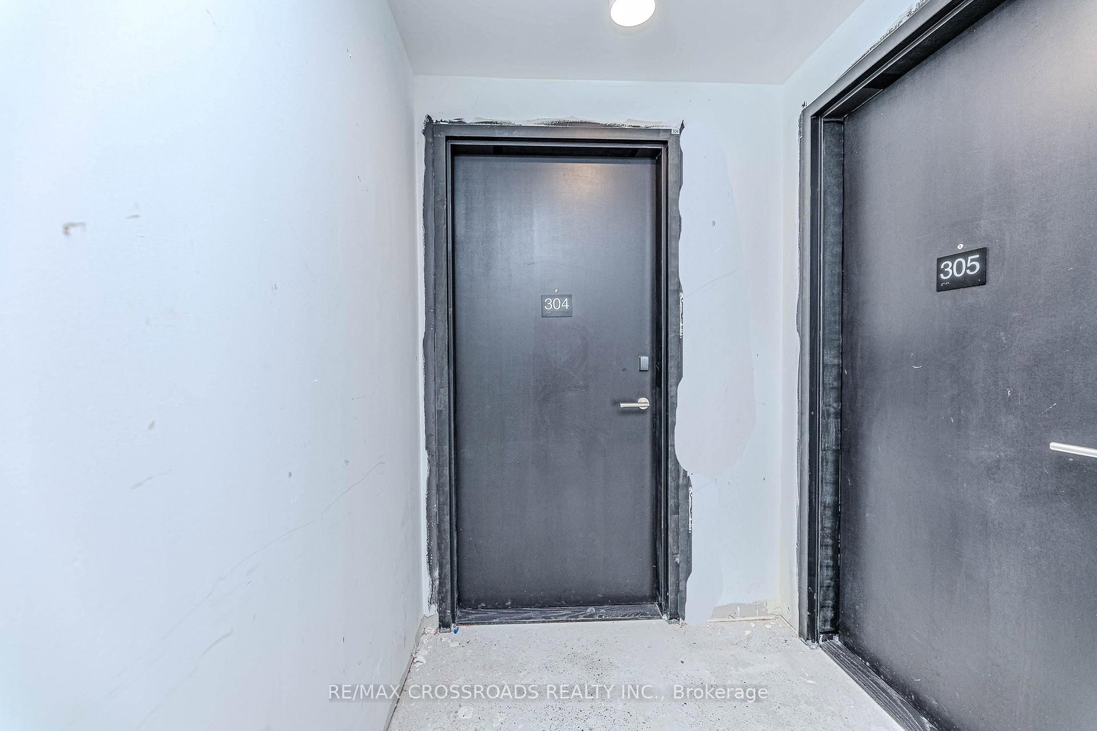 6 Chartwell Road, Unit 304 - Photo 5