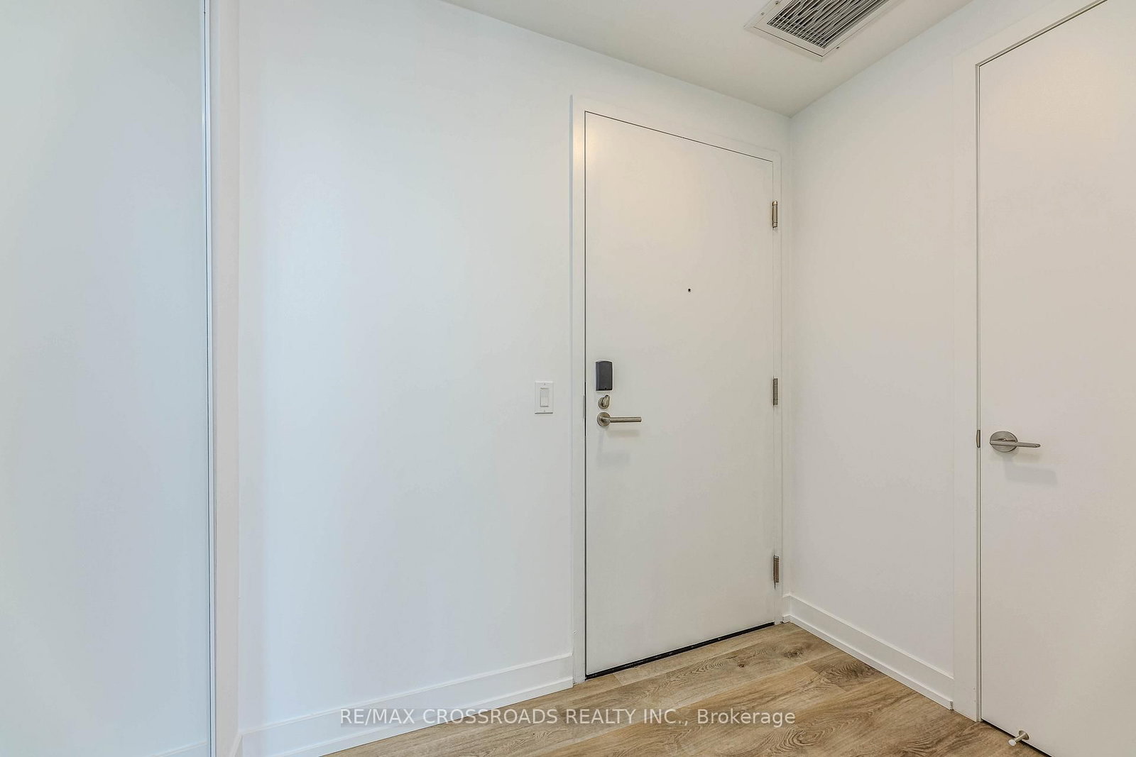 6 Chartwell Road, Unit 304 - Photo 7