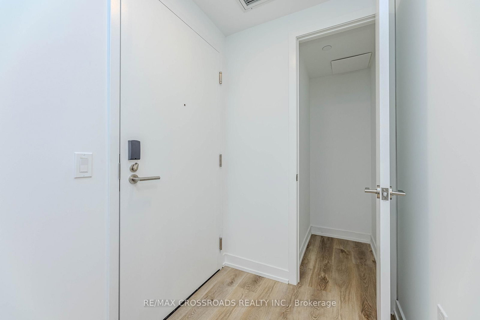 6 Chartwell Road, Unit 304 - Photo 8
