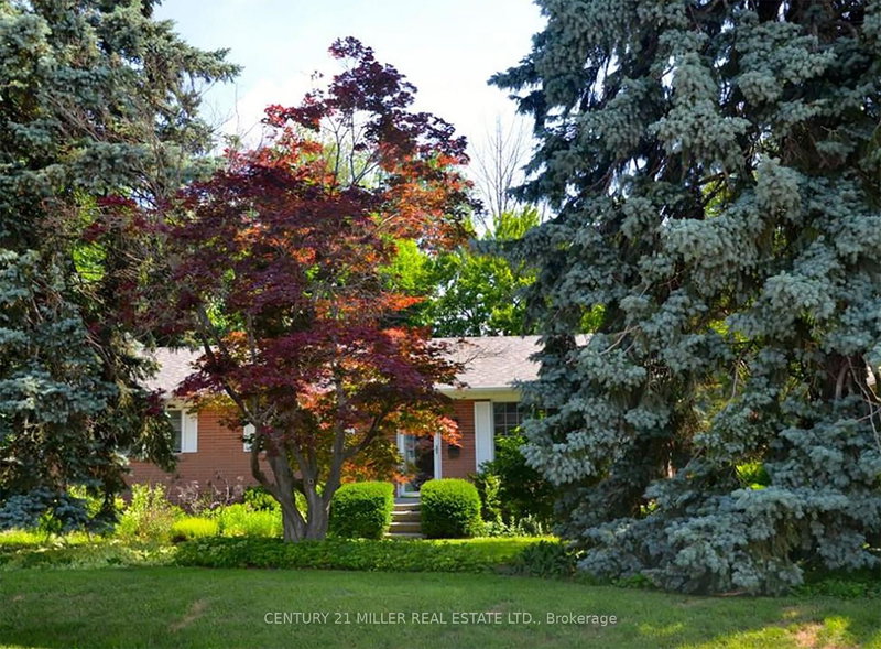 463 Avon Cres, Oakville, L6J 2T2 | Image 2