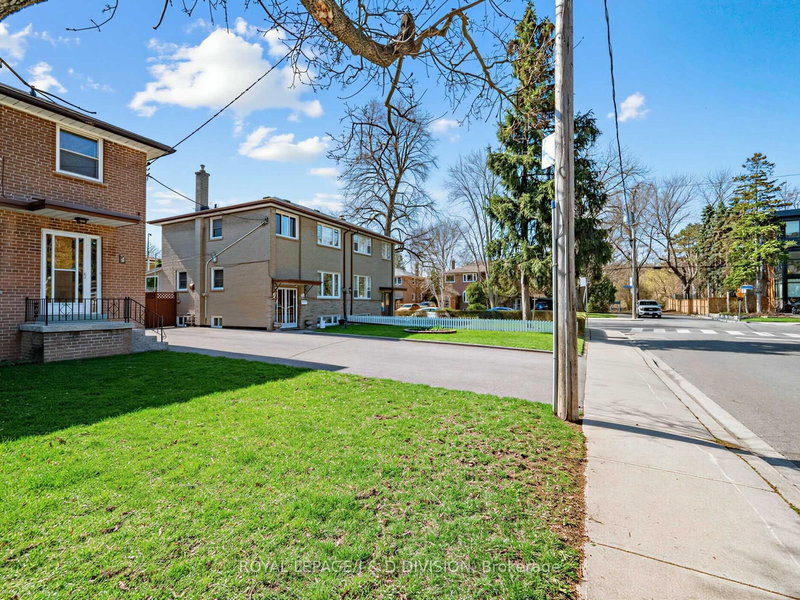 7 Crosby Ave, Toronto, M6S 2P8 | Image 2