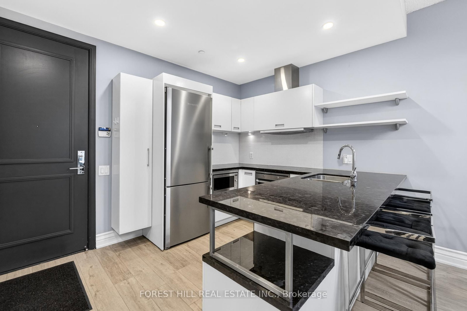 88 Park Lawn Road, Unit 509 - Photo 4