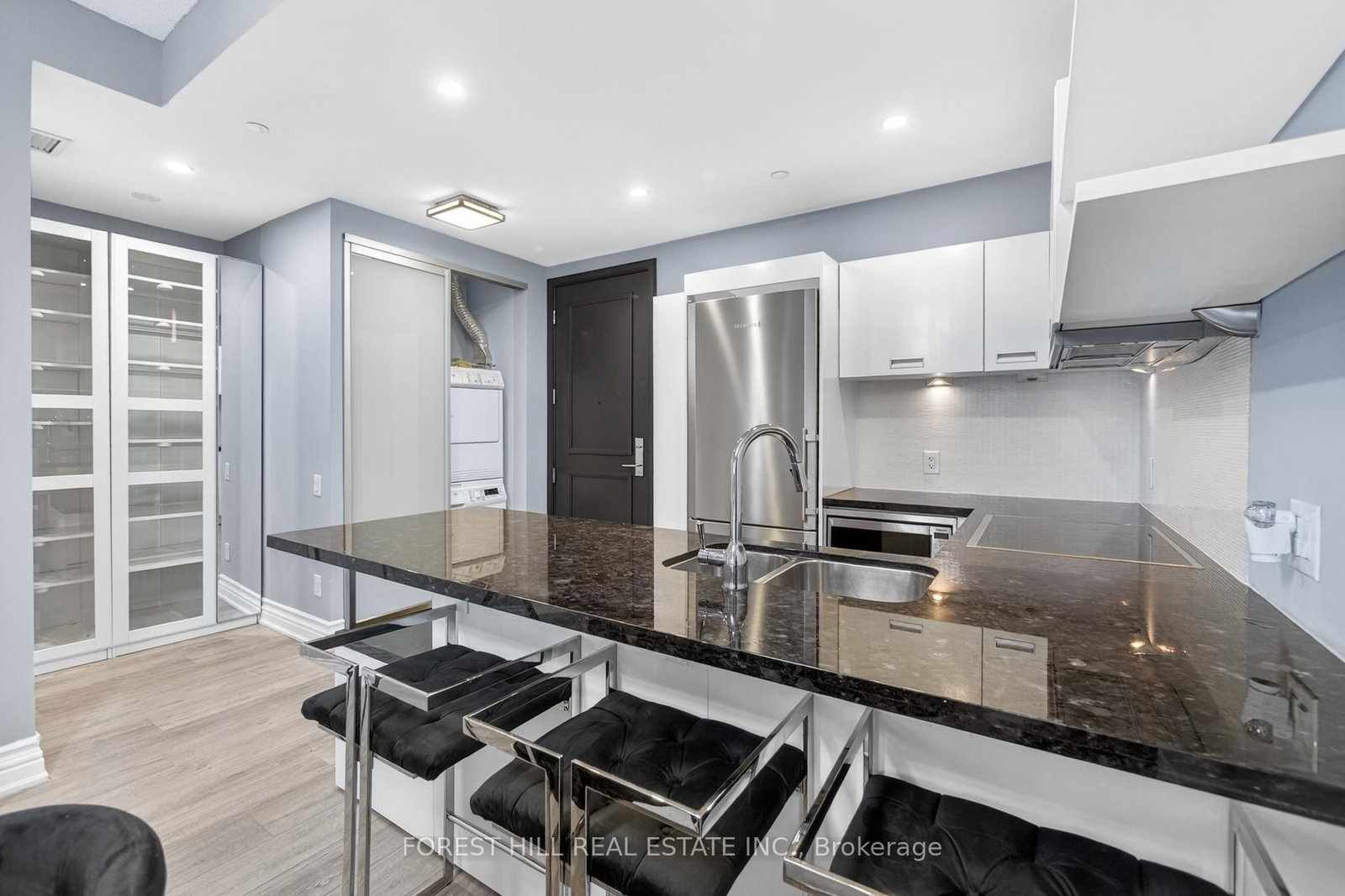 88 Park Lawn Road, Unit 509 - Photo 5